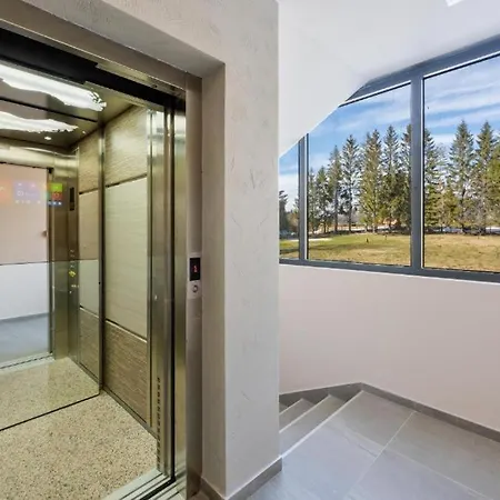 アパート Lux Titova Sony Ps ズラティボール