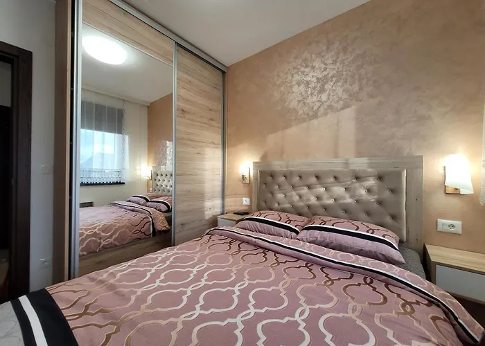 Lux Titova Sony Ps Apartman *